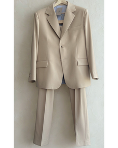 Traje atemporal hombre beige lana fino